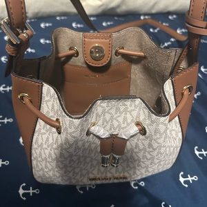 NWOT. Never used, MK bucket purse/crossbody. White with brown trim.